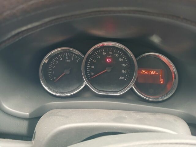 Синий Дачия Логан, объемом двигателя 1.1 л и пробегом 252 тыс. км за 4700 $, фото 7 на Automoto.ua