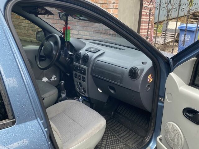 Дачія Logan 2007 у Мукачеве на Automoto.ua Синій Дачія Logan, об'ємом двигуна 1.5 л та пробігом 343 тис. км за 4500 $, фото 1 на Automoto.ua