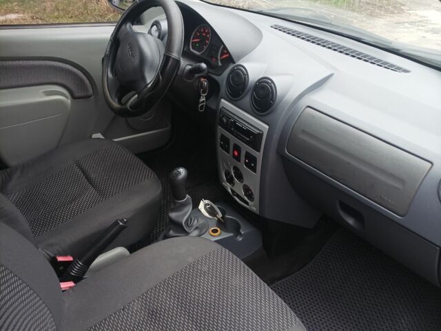 Синий Дачия Логан, объемом двигателя 1.6 л и пробегом 262 тыс. км за 4500 $, фото 3 на Automoto.ua