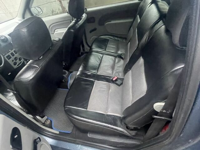 Синій Дачія Logan, об'ємом двигуна 1.6 л та пробігом 275 тис. км за 5350 $, фото 6 на Automoto.ua