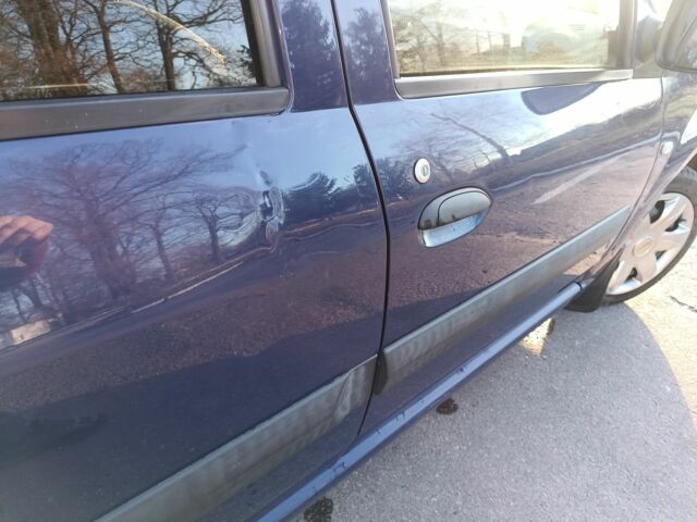 Синий Дачия Логан, объемом двигателя 1.5 л и пробегом 180 тыс. км за 4000 $, фото 4 на Automoto.ua