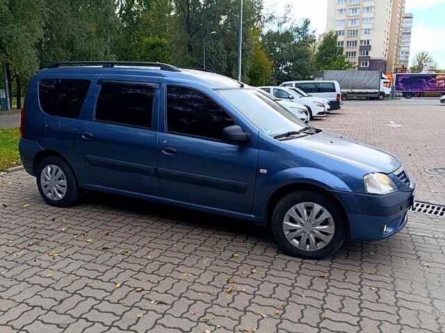Синий Дачия Логан, объемом двигателя 1.6 л и пробегом 250 тыс. км за 3950 $, фото 1 на Automoto.ua