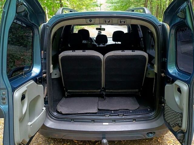 Синий Дачия Логан, объемом двигателя 1.6 л и пробегом 222 тыс. км за 5200 $, фото 1 на Automoto.ua