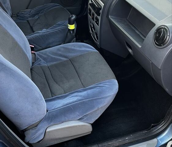 Синий Дачия Логан, объемом двигателя 1.6 л и пробегом 486 тыс. км за 3000 $, фото 4 на Automoto.ua