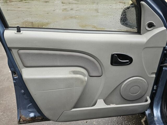 Синий Дачия Логан, объемом двигателя 1.6 л и пробегом 200 тыс. км за 1450 $, фото 11 на Automoto.ua