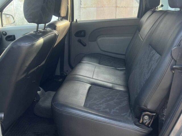 Синій Дачія Logan, об'ємом двигуна 1.6 л та пробігом 312 тис. км за 4100 $, фото 5 на Automoto.ua