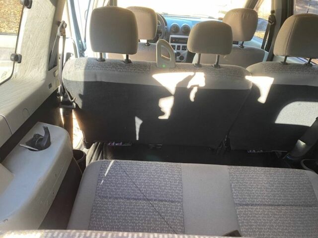 Дачія Logan 2008 у Умани на Automoto.ua Синій Дачія Logan, об'ємом двигуна 1.6 л та пробігом 300 тис. км за 3500 $, фото 6 на Automoto.ua