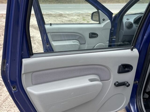 Синий Дачия Логан, объемом двигателя 1.6 л и пробегом 185 тыс. км за 4850 $, фото 15 на Automoto.ua