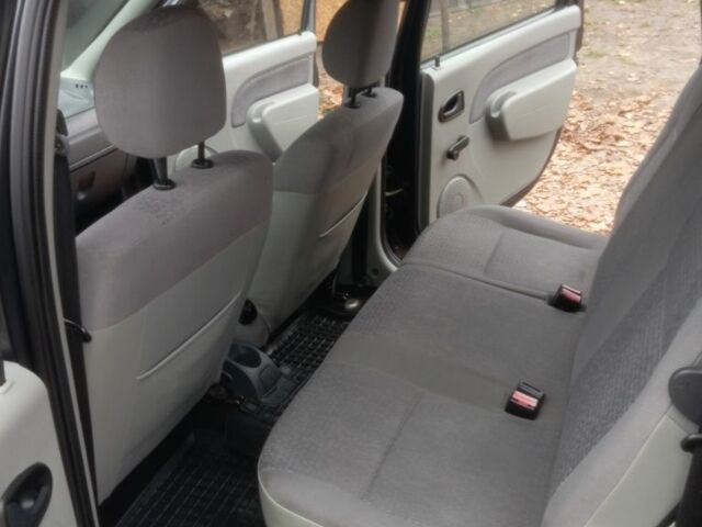 Синий Дачия Логан, объемом двигателя 1.6 л и пробегом 214 тыс. км за 6200 $, фото 1 на Automoto.ua