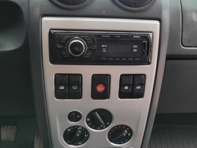 Синій Дачія Logan, об'ємом двигуна 1.6 л та пробігом 146 тис. км за 4900 $, фото 20 на Automoto.ua