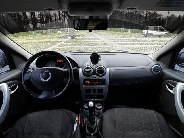 Синій Дачія Logan, об'ємом двигуна 1.6 л та пробігом 227 тис. км за 4600 $, фото 7 на Automoto.ua