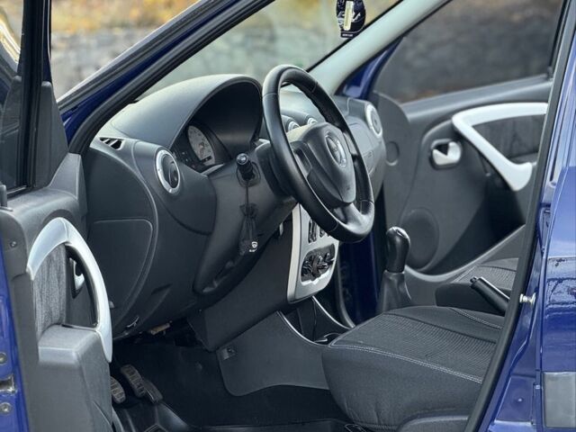 Дачія Logan 2009 у Дніпро (Дніпропетровську) на Automoto.ua Синій Дачія Logan, об'ємом двигуна 1.6 л та пробігом 197 тис. км за 6300 $, фото 17 на Automoto.ua