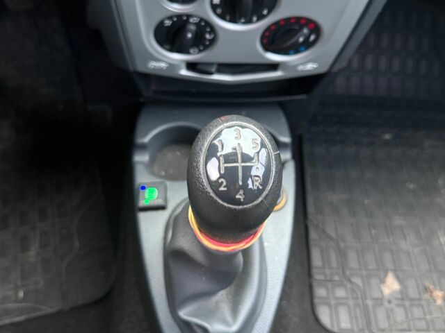 Синий Дачия Логан, объемом двигателя 1.6 л и пробегом 200 тыс. км за 2950 $, фото 10 на Automoto.ua