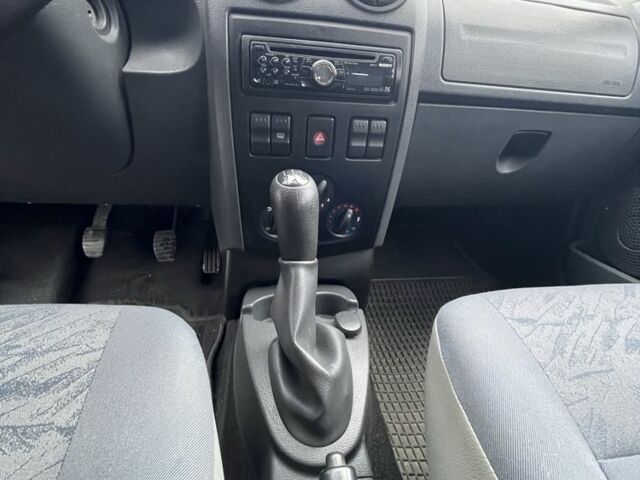 Синій Дачія Logan, об'ємом двигуна 1.4 л та пробігом 106 тис. км за 4700 $, фото 6 на Automoto.ua