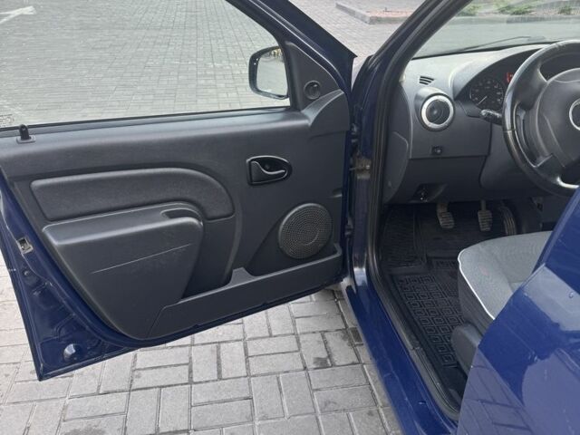 Синий Дачия Логан, объемом двигателя 1.6 л и пробегом 350 тыс. км за 5700 $, фото 16 на Automoto.ua