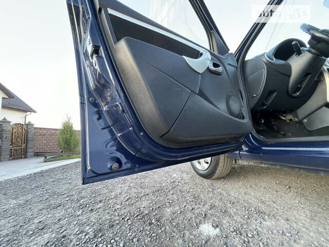 Синій Дачія Logan, об'ємом двигуна 1.5 л та пробігом 256 тис. км за 6450 $, фото 45 на Automoto.ua