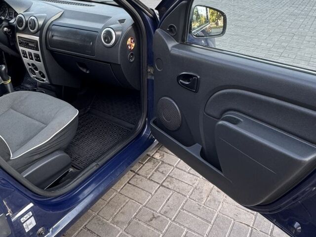 Синий Дачия Логан, объемом двигателя 1.6 л и пробегом 350 тыс. км за 5700 $, фото 20 на Automoto.ua