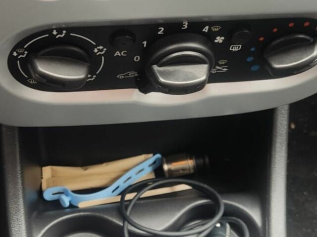 Синий Дачия Логан, объемом двигателя 1.6 л и пробегом 195 тыс. км за 6800 $, фото 6 на Automoto.ua