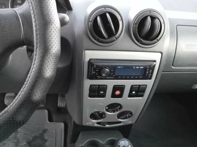 Синий Дачия Логан, объемом двигателя 1.6 л и пробегом 210 тыс. км за 4200 $, фото 5 на Automoto.ua