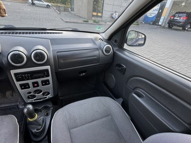 Синий Дачия Логан, объемом двигателя 1.6 л и пробегом 350 тыс. км за 5700 $, фото 17 на Automoto.ua