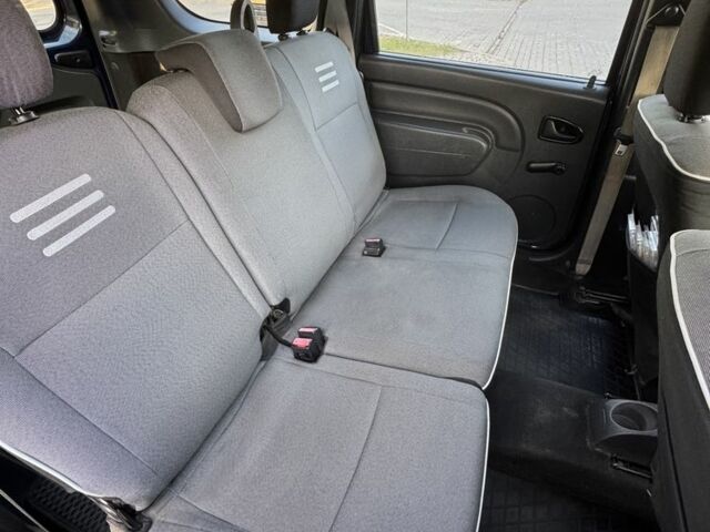 Синий Дачия Логан, объемом двигателя 1.6 л и пробегом 350 тыс. км за 5700 $, фото 18 на Automoto.ua