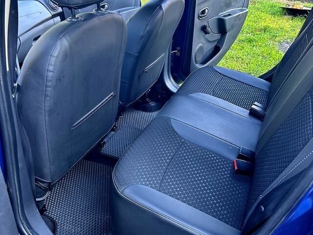 Дачія Logan 2014 у Умани на Automoto.ua Синій Дачія Logan, об'ємом двигуна 1.1 л та пробігом 178 тис. км за 6000 $, фото 8 на Automoto.ua