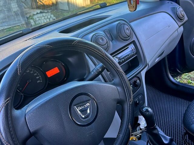 Дачія Logan 2014 у Умани на Automoto.ua Синій Дачія Logan, об'ємом двигуна 1.1 л та пробігом 178 тис. км за 6000 $, фото 10 на Automoto.ua