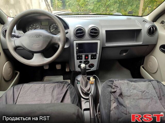 Зеленый Дачия Логан, объемом двигателя 1.6 л и пробегом 300 тыс. км за 3500 $, фото 2 на Automoto.ua