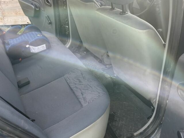 Зелений Дачія Logan, об'ємом двигуна 1.4 л та пробігом 225 тис. км за 4000 $, фото 7 на Automoto.ua