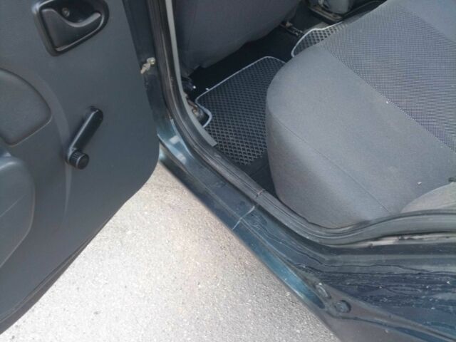 Зелений Дачія Logan, об'ємом двигуна 1.4 л та пробігом 340 тис. км за 2600 $, фото 7 на Automoto.ua