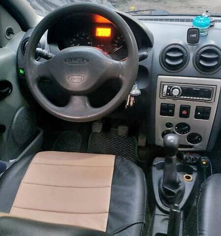 Зелений Дачія Logan, об'ємом двигуна 1.39 л та пробігом 305 тис. км за 3000 $, фото 4 на Automoto.ua