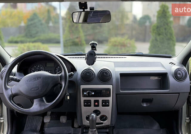 Зеленый Дачия Логан, объемом двигателя 1.39 л и пробегом 80 тыс. км за 3700 $, фото 10 на Automoto.ua