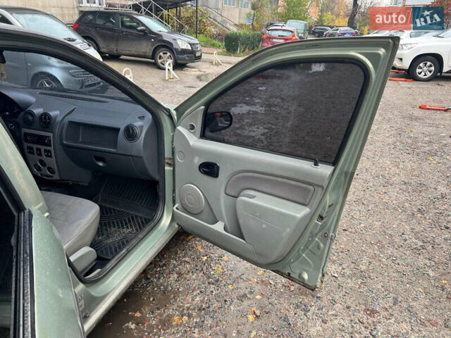 Дачія Logan 2007 у Сумах на Automoto.ua Зелений Дачія Logan, об'ємом двигуна 1.39 л та пробігом 280 тис. км за 2950 $, фото 10 на Automoto.ua