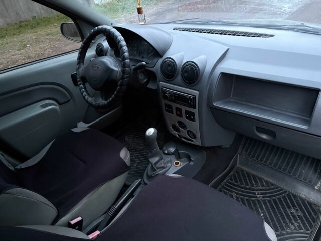 Зелений Дачія Logan, об'ємом двигуна 1.4 л та пробігом 148 тис. км за 3680 $, фото 10 на Automoto.ua