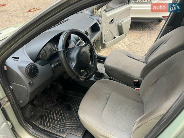 Дачія Logan 2007 у Сумах на Automoto.ua Зелений Дачія Logan, об'ємом двигуна 1.39 л та пробігом 280 тис. км за 2950 $, фото 9 на Automoto.ua