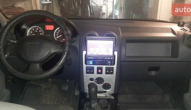 Зеленый Дачия Логан, объемом двигателя 1.6 л и пробегом 203 тыс. км за 4000 $, фото 2 на Automoto.ua