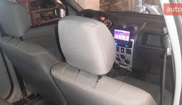 Зеленый Дачия Логан, объемом двигателя 1.6 л и пробегом 203 тыс. км за 4000 $, фото 4 на Automoto.ua