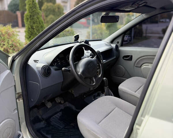 Зеленый Дачия Логан, объемом двигателя 1.39 л и пробегом 80 тыс. км за 3700 $, фото 9 на Automoto.ua