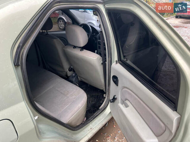 Дачія Logan 2007 у Сумах на Automoto.ua Зелений Дачія Logan, об'ємом двигуна 1.39 л та пробігом 280 тис. км за 2950 $, фото 8 на Automoto.ua