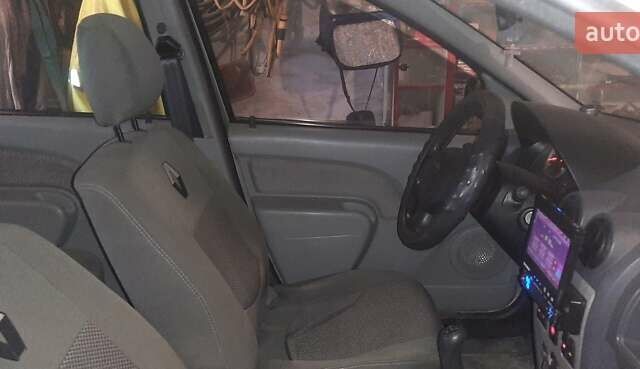 Зеленый Дачия Логан, объемом двигателя 1.6 л и пробегом 203 тыс. км за 4000 $, фото 3 на Automoto.ua