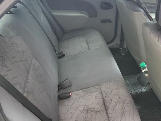 Зеленый Дачия Логан, объемом двигателя 0 л и пробегом 322 тыс. км за 1850 $, фото 4 на Automoto.ua