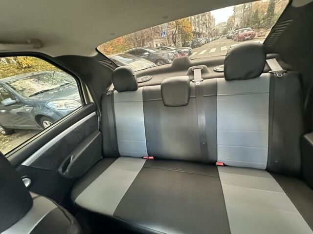 Зеленый Дачия Логан, объемом двигателя 1.6 л и пробегом 125 тыс. км за 2500 $, фото 1 на Automoto.ua