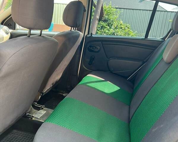 Білий Дачія Sandero, об'ємом двигуна 1.4 л та пробігом 335 тис. км за 3500 $, фото 1 на Automoto.ua