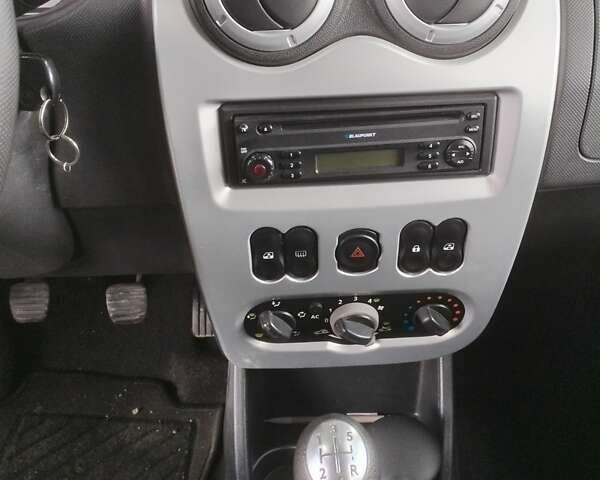 Білий Дачія Sandero, об'ємом двигуна 1.6 л та пробігом 240 тис. км за 4550 $, фото 10 на Automoto.ua