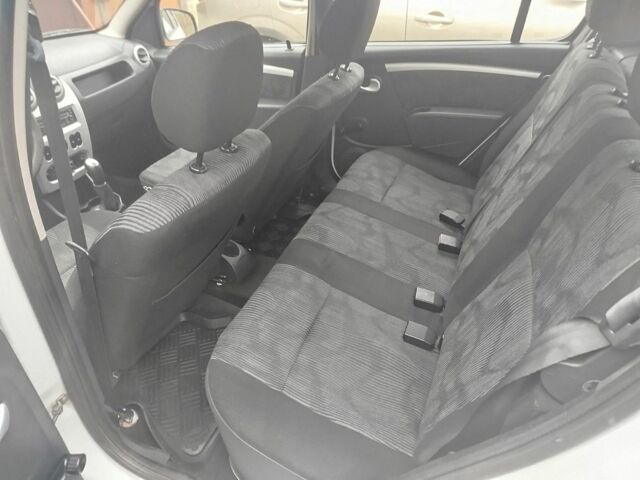 Белый Дачия Сандеро, объемом двигателя 1.4 л и пробегом 210 тыс. км за 4400 $, фото 7 на Automoto.ua