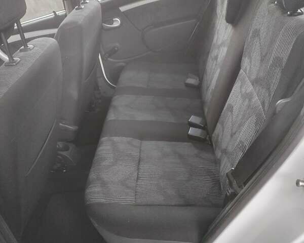 Білий Дачія Sandero, об'ємом двигуна 1.6 л та пробігом 240 тис. км за 4550 $, фото 11 на Automoto.ua