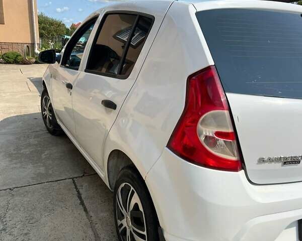 Білий Дачія Sandero, об'ємом двигуна 1.4 л та пробігом 335 тис. км за 3500 $, фото 5 на Automoto.ua