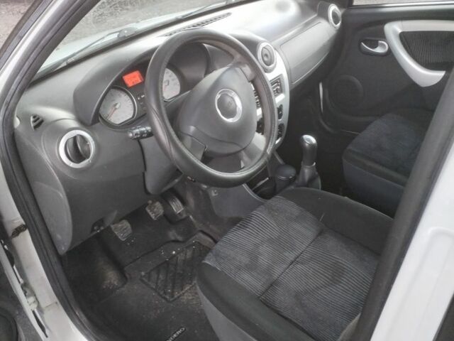 Дачія Sandero 2008 у Рожище на Automoto.ua Білий Дачія Sandero, об'ємом двигуна 1.6 л та пробігом 240 тис. км за 4250 $, фото 14 на Automoto.ua