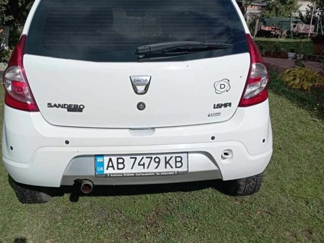 Белый Дачия Сандеро, объемом двигателя 1.6 л и пробегом 122 тыс. км за 5300 $, фото 2 на Automoto.ua
