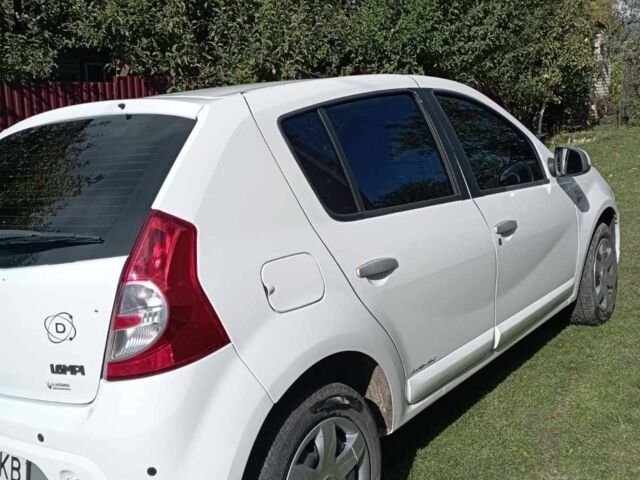 Белый Дачия Сандеро, объемом двигателя 1.6 л и пробегом 122 тыс. км за 5300 $, фото 4 на Automoto.ua